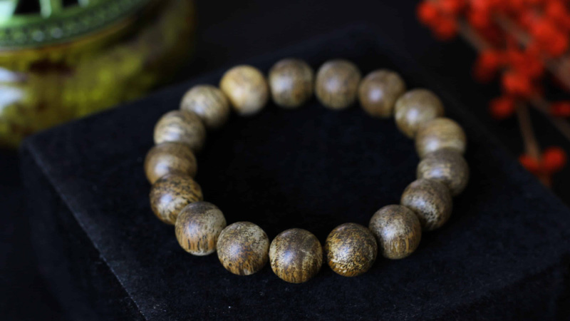 What is agarwood bracelet? 4 outstanding effects of frankincense bracelets