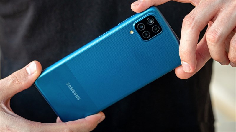 giá Samsung Galaxy A12 hiện tại