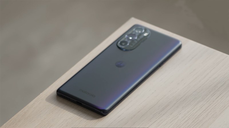 Moto Edge đã chính thức được trình làng trong sự kiện ngày 9/12 Moto Edge đã chính thức được trình làng trong sự kiện ngày 9/12