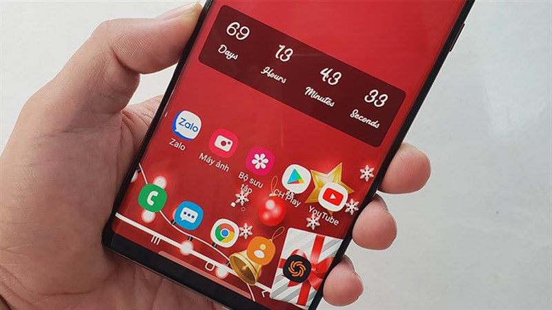 Giáng sinh đã đến rất gần, hãy đổi mới màn hình điện thoại của bạn với những hình nền ngộ nghĩnh, đáng yêu, tuyệt đẹp phù hợp với mùa đông. Nhấp chuột vào hình ảnh liên quan với từ khóa \