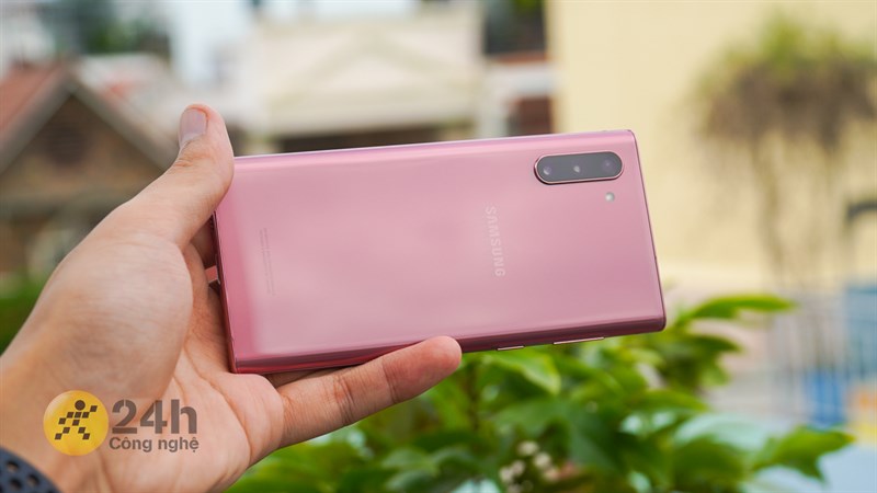 Galaxy Note 10 vẫn mang trong mình một nét đẹp riêng.