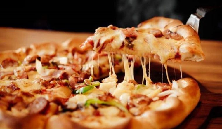 Tổng hợp 4 cách làm pizza tại nhà mà không cần lò nướng
