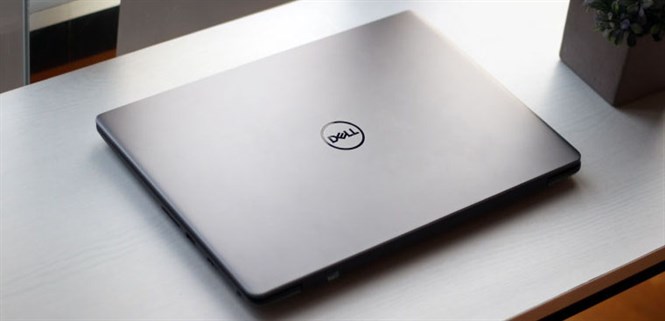 Laptop có nắp lưng và chiếu nghỉ tay bằng kim loại có gì nổi bật?