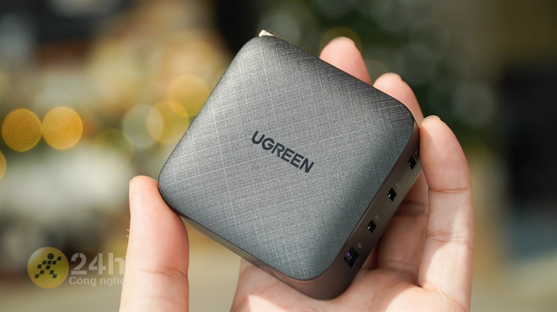 Màu sắc và chất liệu của củ sạc Ugreen GaN 65 W