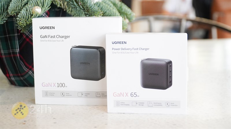 Hộp đựng bên ngoài của củ sạc Ugreen GaN 65 W