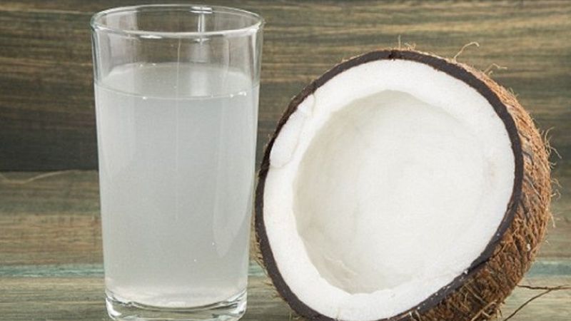 Nước dừa chứa nhiều chất dinh dưỡng tốt cho mẹ bầu và thai nhi