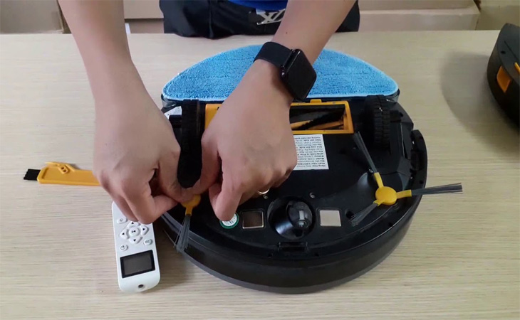 Nên lựa chọn chổi quét robot hút bụi thay thế nào chất lượng? > Những lưu ý khi bảo dưỡng chổi quét robot hút bụi
