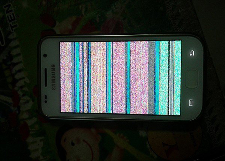 Sửa lỗi iPhone 11 series bị sọc màn hình tại nhà đơn giản