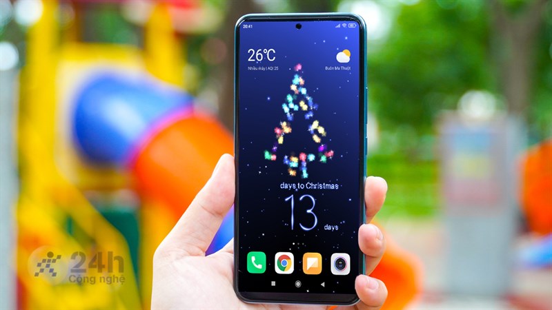 Giáng sinh đã sắp tới và điều tuyệt vời hơn đó là những hình nền động đếm ngược cho điện thoại Android của bạn. Hãy để màn hình điện thoại hiển thị ngược lại thời gian và đếm ngược cùng bạn đến khi chúng ta gặp lại Noel.