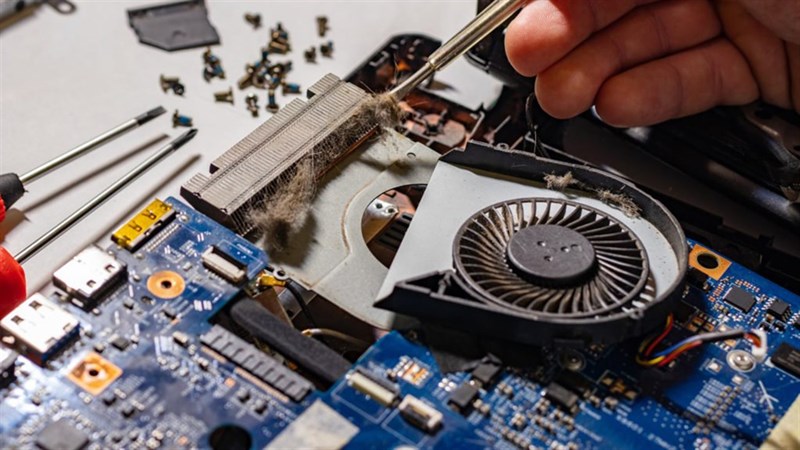 Tại sao quạt laptop không quay