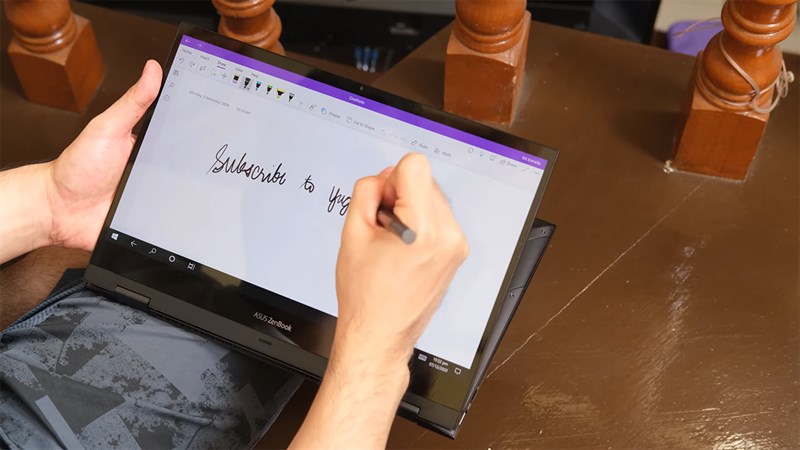 TOP 5 laptop mỏng nhẹ sở hữu màn hình siêu đẹp tại TGDĐ, vừa sang trọng vừa tiện lợi, mang đi đâu cũng được