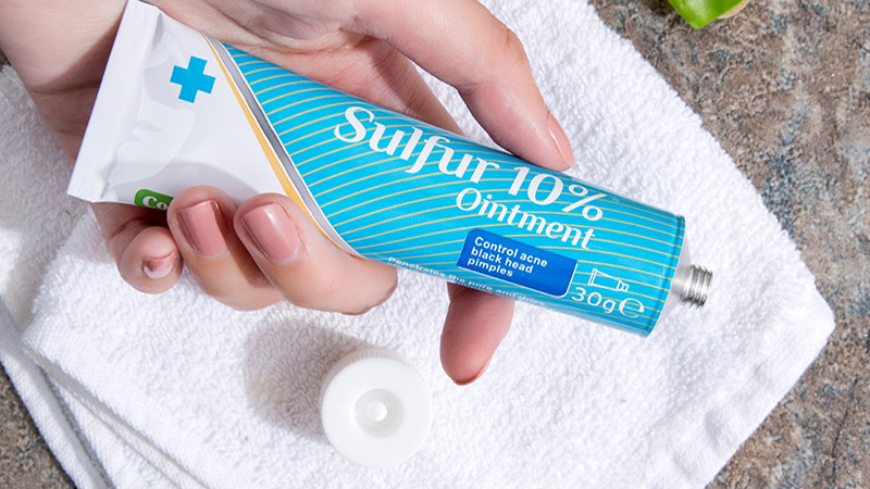 Dùng kem trị mụn Sulfur 10% Ointment 1 đến 3 lần mỗi ngày để thấy hiệu quả rõ rệt