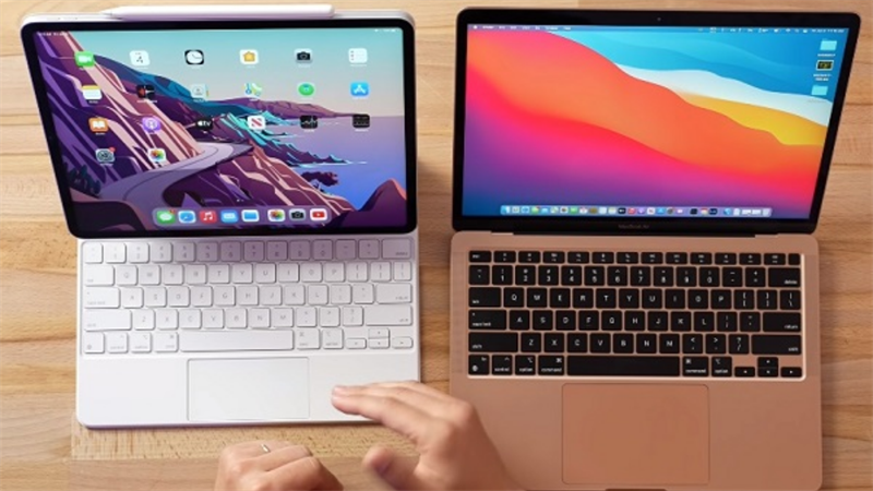 iPad và laptop