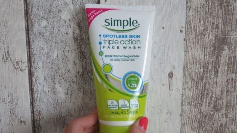 Sữa rửa mặt Simple Spotless Skin Triple Action Face Wash