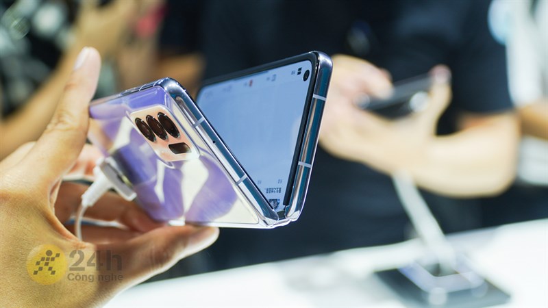 OPPO Find N 5G dùng thiết kế giọt nước cho bản lề giúp hạn chế nếp gập OPPO Find N 5G dùng thiết kế giọt nước cho bản lề giúp hạn chế nếp gập