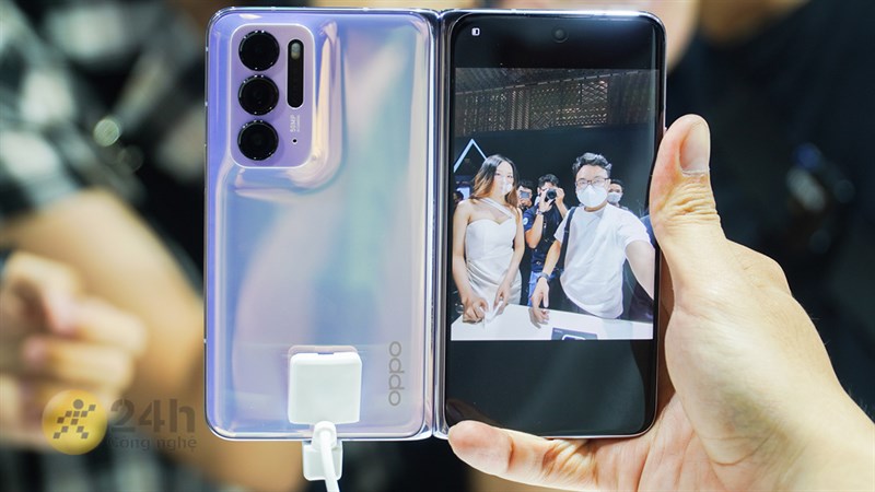 Tính năng selfie bằng camera sau trên OPPO Find N 5G Tính năng selfie bằng camera sau trên OPPO Find N 5G