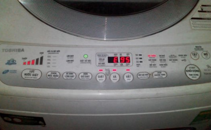 Lỗi E95 máy giặt Toshiba là gì?