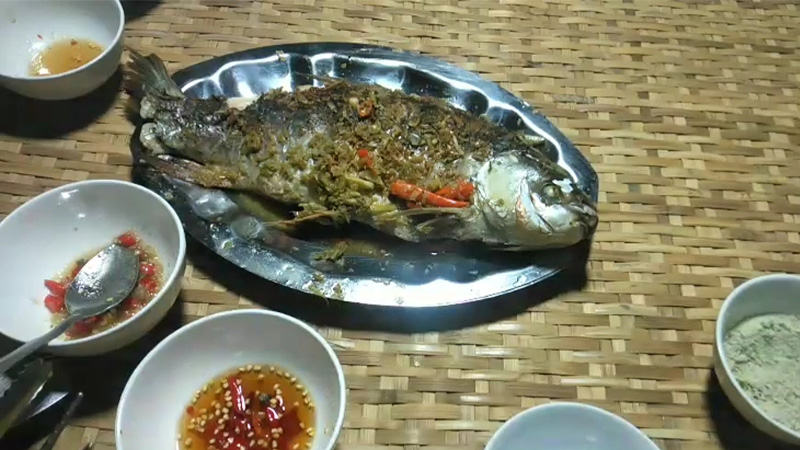 How to make steamed fish with lemongrass to warm the stomach on a cold day
