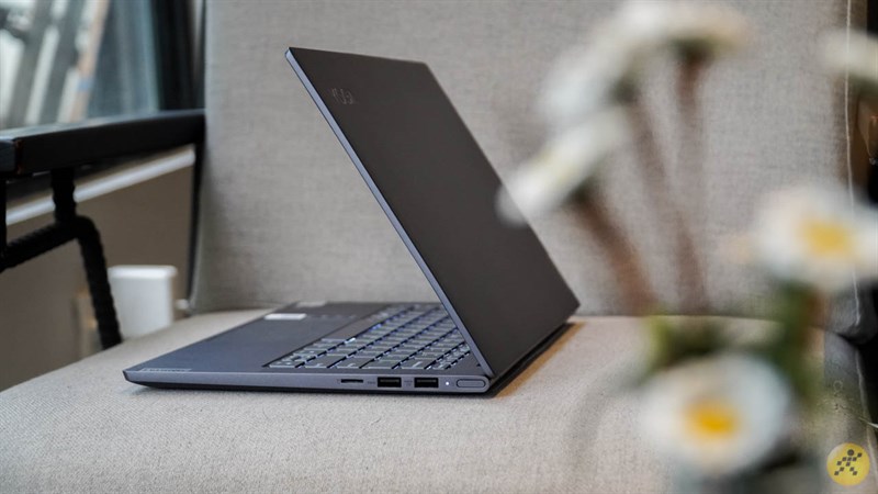 Lenovo Yoga Slim 7 - Chiếc laptop hoàn toàn xứng đáng để mua ở phân khúc dưới 25 triệu