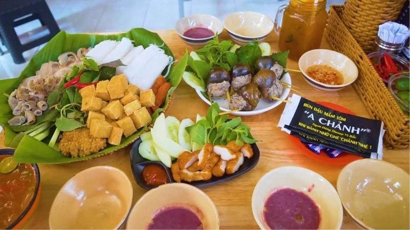 A Chảnh là thương hiệu bún đậu mắm tôm quen thuộc tại Sài Gòn với hơn 22 chi nhánh