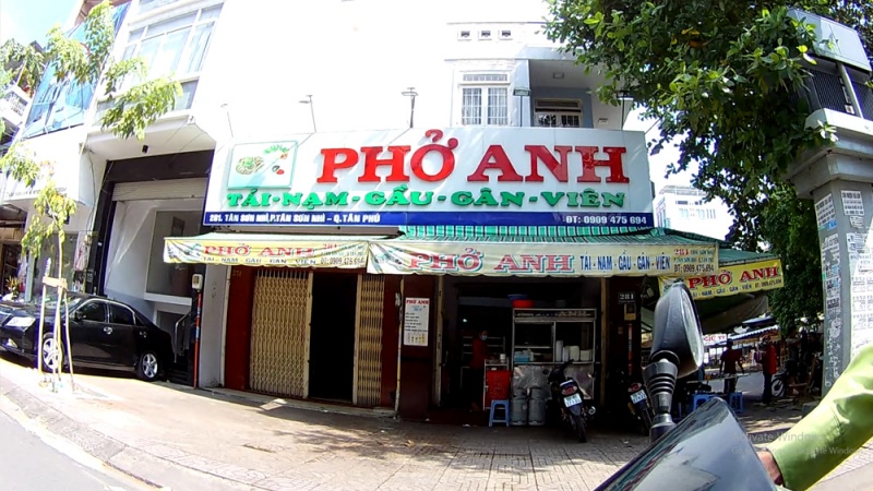 Phở Anh phục vụ khách hàng rất nhiệt tình