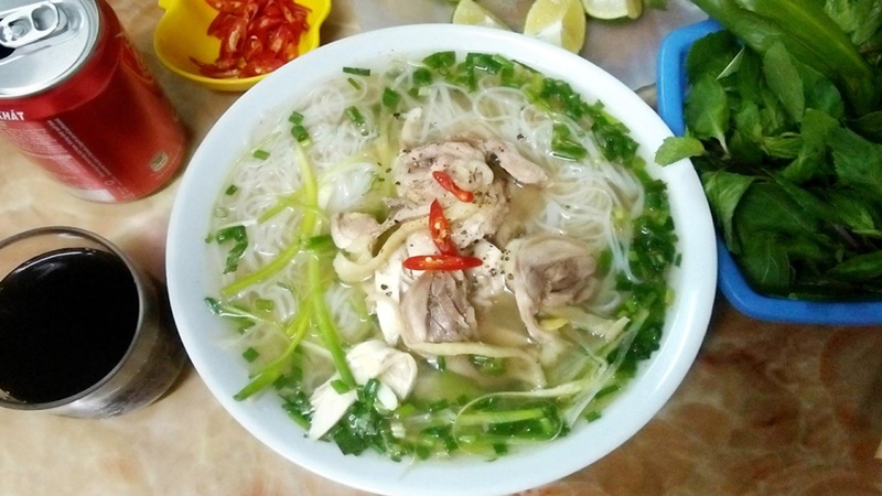 Tô phở tại quán Phở Phương