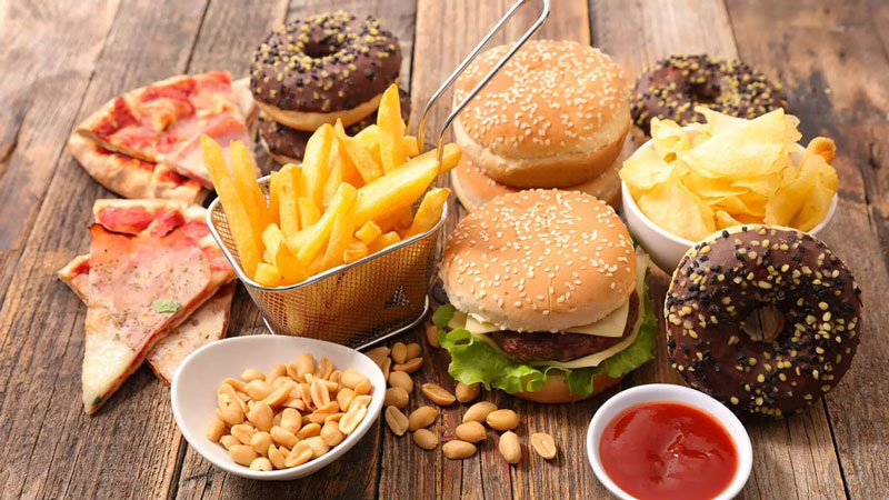 Hạn chế hấp thu đồ ăn giàu chất béo độc hại để giảm cholesterol 
