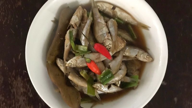 Revealing how to make fish braised with sweet and sour tamarind, delicious to eat