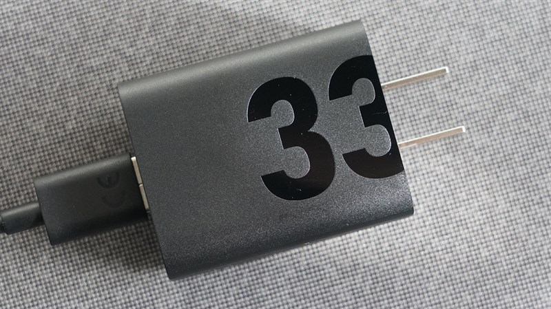 Moto Edge S30 được trang bị thêm củ sạc nhanh 33 W Moto Edge S30 được trang bị thêm củ sạc nhanh 33 W