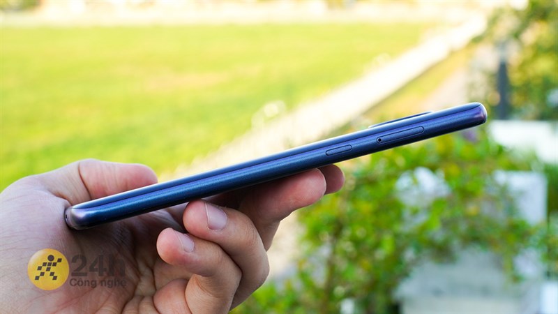 Cạnh trái của Nokia G10