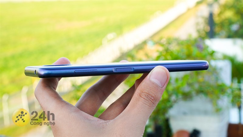 Cạnh phải của Nokia G10