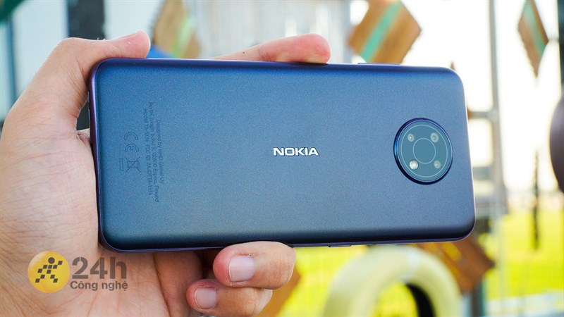 Nokia G10 có mặt lưng được hoàn thiện từ chất liệu nhựa nhưng rất cứng cáp và chắc tay Nokia G10 có mặt lưng được hoàn thiện từ chất liệu nhựa nhưng rất cứng cáp và chắc tay