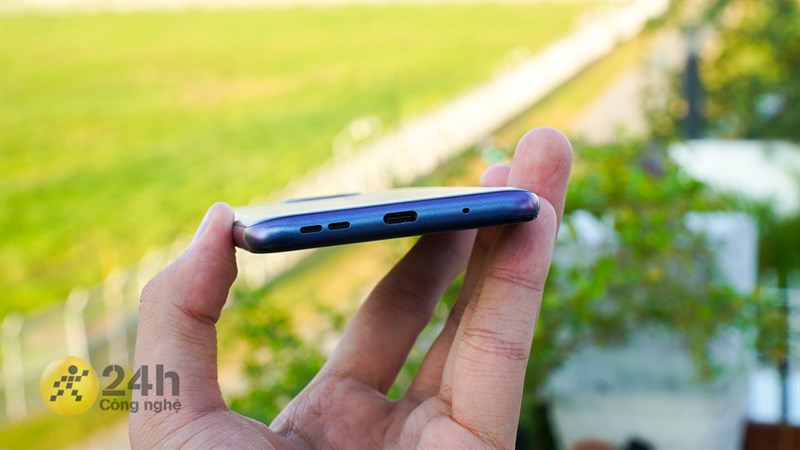Còn đây là cạnh đáy của Nokia G10