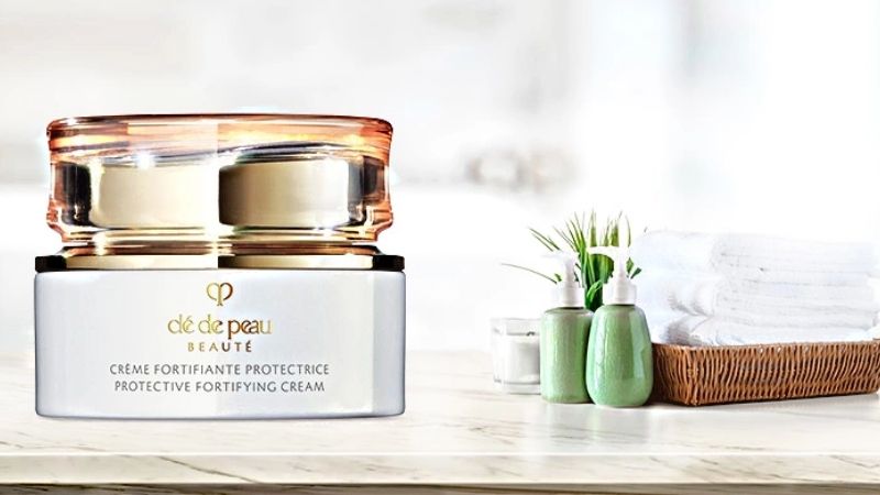 Clé De Peau Beaute Protective Fortifying Cream giúp da trắng sáng