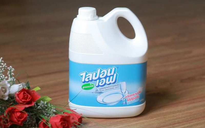 Nước rửa chén Lipon thiết kế can và chai nhựa Nước rửa chén Lipon thiết kế can và chai nhựa