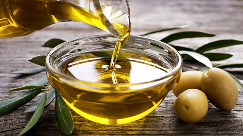 Dầu ô liu nguyên chất  có thể cải thiện việc quản lý đường huyết, giảm mức triglyceride lúc đói và sau bữa ăn, đồng thời có đặc tính chống oxy hóa.