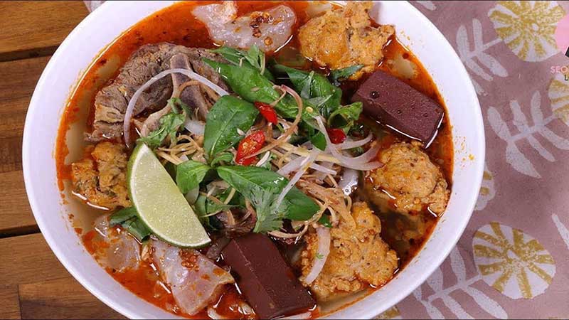 Tô bún bò đầy đủ