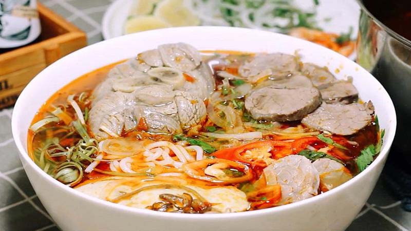 Món bún bò hấp dẫn