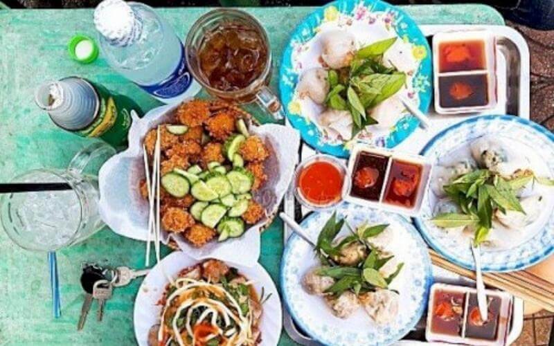 Đồ ăn vặt của quán nhìn hấp dẫn và vệ sinh