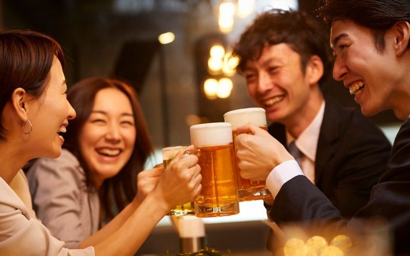 Nước khoáng kiềm thiên nhiên giúp đào thải rượu bia nhanh chóng