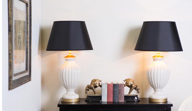 Bật mí cách vệ sinh chụp đèn đơn giản, sạch bon như mới