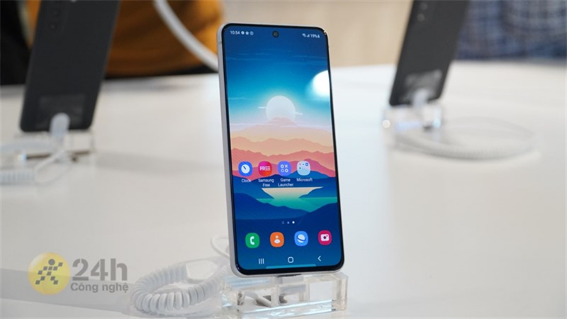 Galaxy S21 FE có cấu hình mạnh mẽ với con chip Exynos 2100.