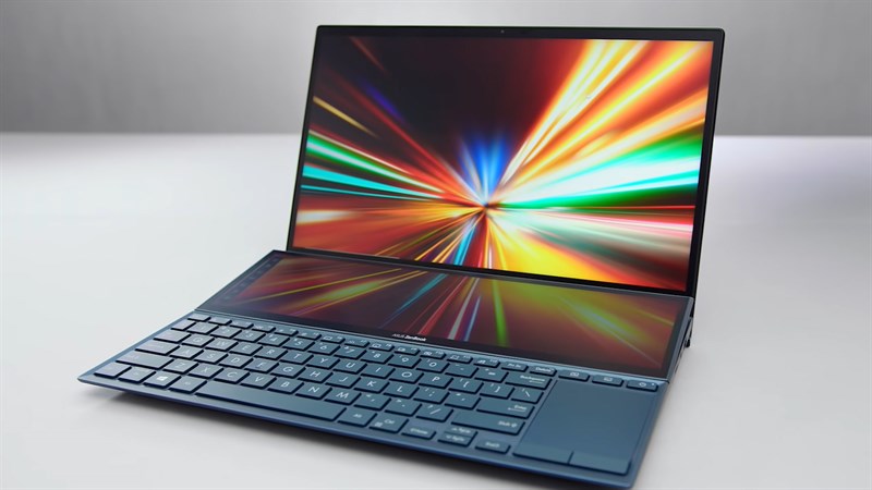 Laptop Asus ZenBook Duo UX482EA cho chất lượng hiển thị tốt dưới mọi góc nhìn và điều kiện ánh sáng