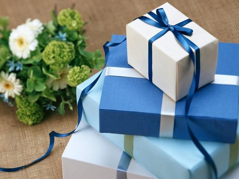 Top 12 exquisite and meaningful year-end gifts for customers