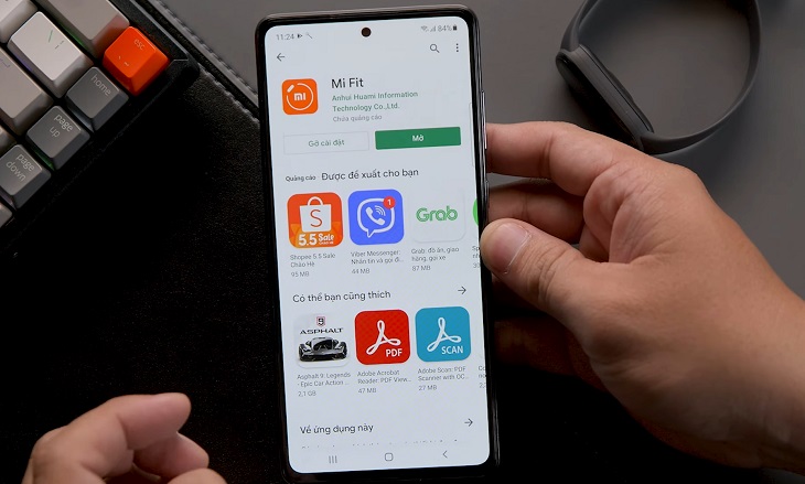Tải ứng dụng Mi Fit về điện thoại của bạn