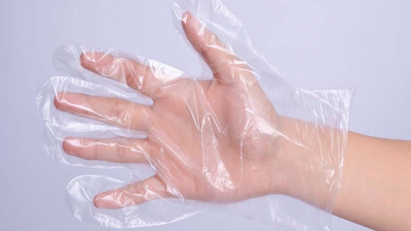 Đeo găng tay khi gọt để không bị ngứa