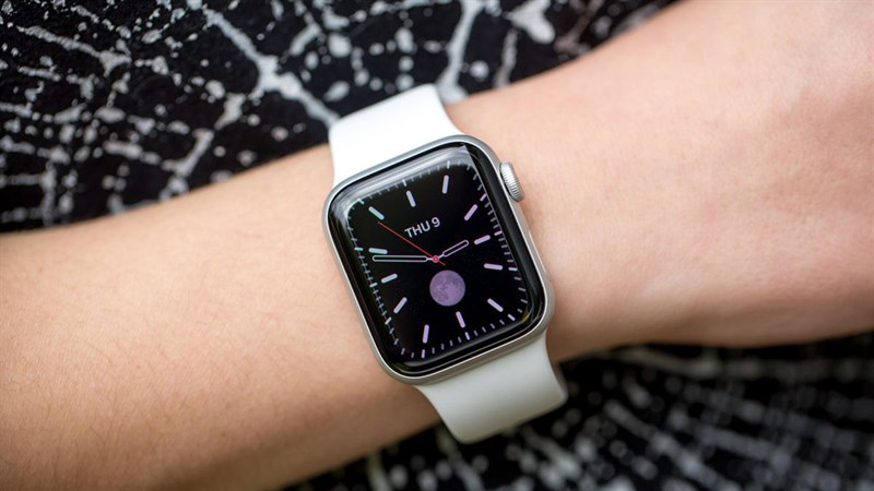Đồng hồ thông minh hỗ trợ theo dõi sức khỏe của người thân