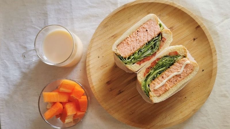Sandwich cá hồi thơm ngon bổ dưỡng
