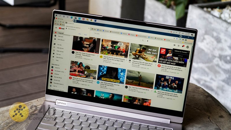 Máy có khả năng đa nhiệm cao để dễ dàng mở nhiều ứng dụng hay chuyển đổi qua lại mà không lo giật lag