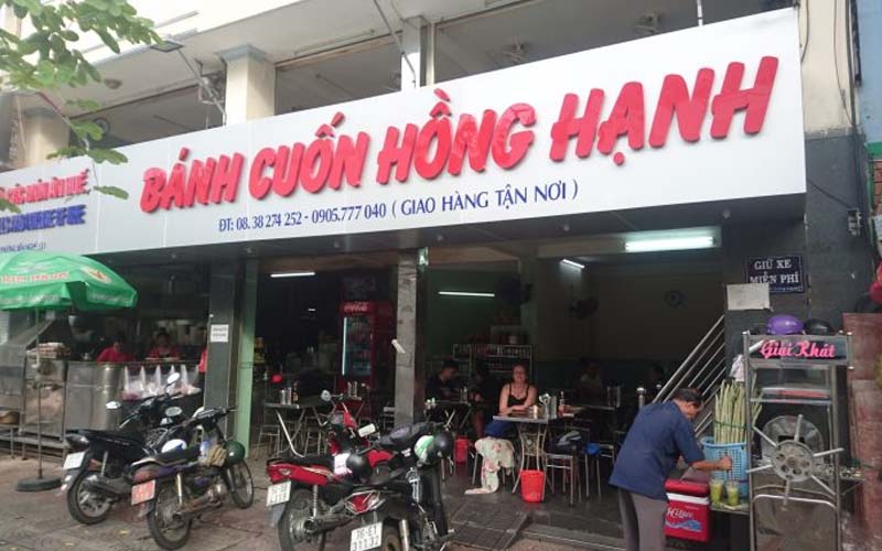 Không gian quán gỏi cuốn Hồng Hạnh